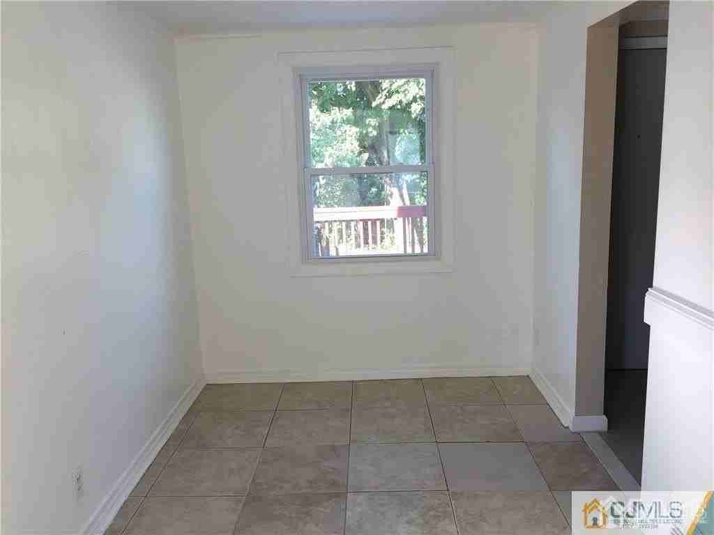20 Pulaski Ave - Photo 5 of 8