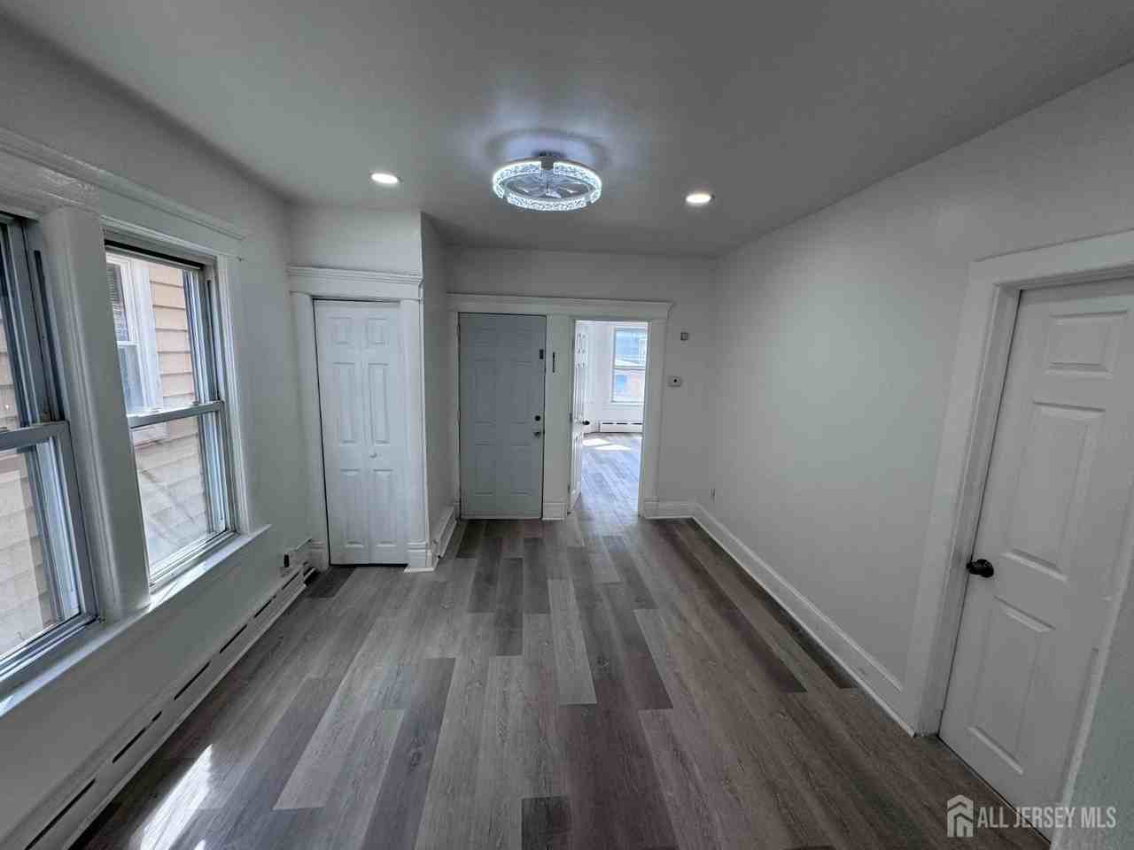 164 Lynd St #2 - Photo 3 of 18