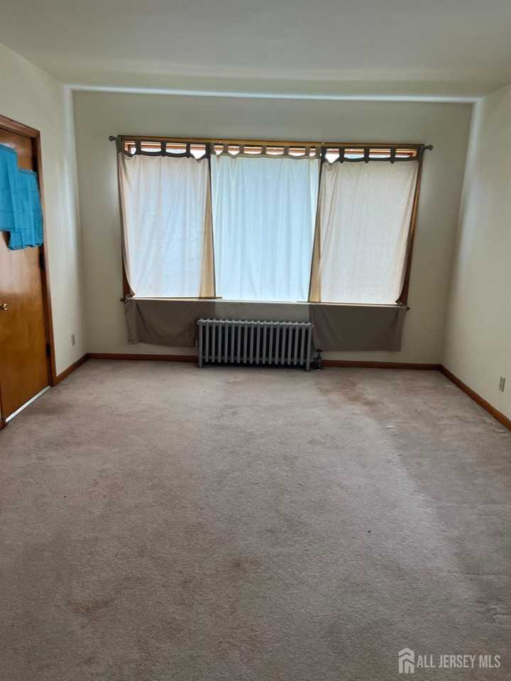 21 Pulaski Ave - Photo 7 of 10