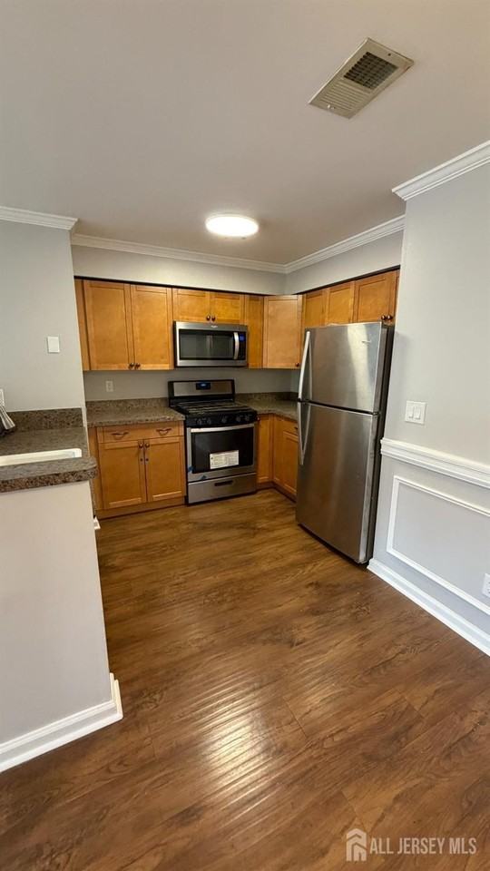 338 Cozzens Ct - Photo 4 of 15