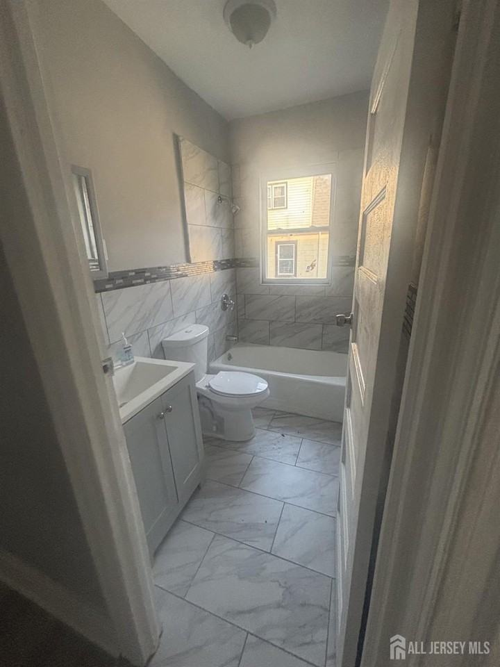29 Irving Ave #31 - Photo 2 of 14