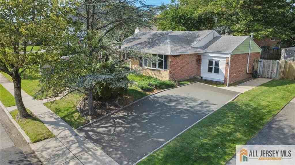 55 Gurley Rd - Photo 3 of 32