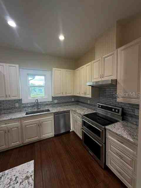 2255 Ribble St - Photo 3 of 18