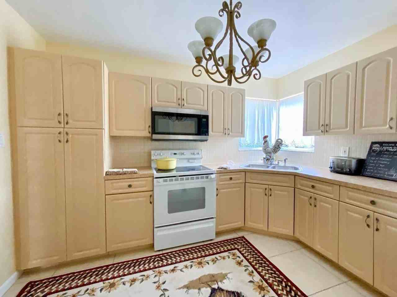 22239 Midway Blvd - Photo 2 of 13