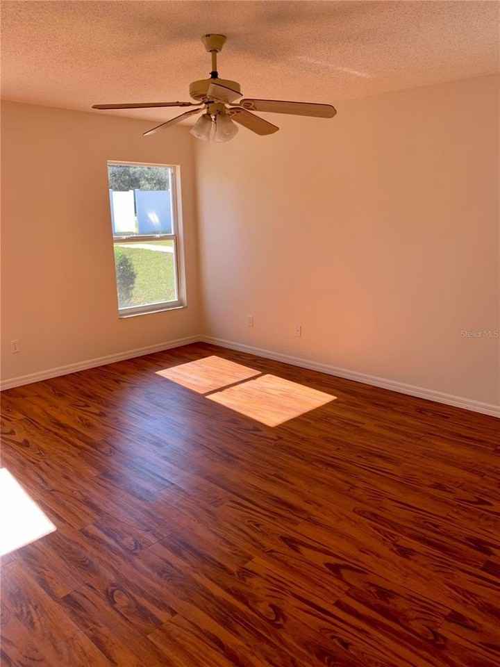 16400 Coopers Hawk Ave - Photo 4 of 9