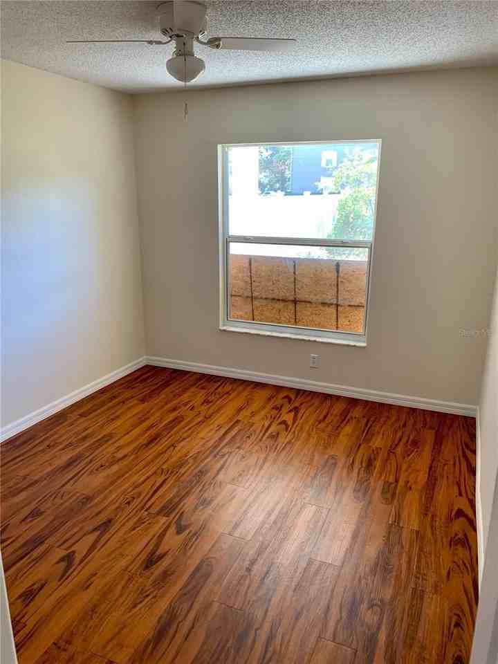 16400 Coopers Hawk Ave - Photo 5 of 9