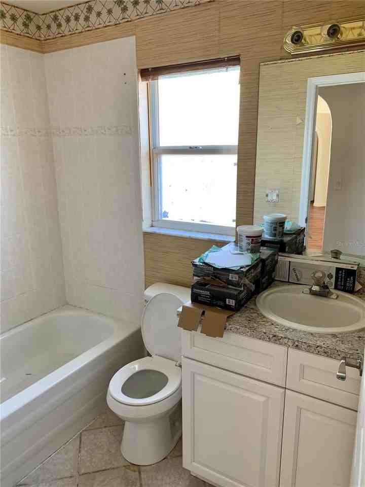 16400 Coopers Hawk Ave - Photo 7 of 9