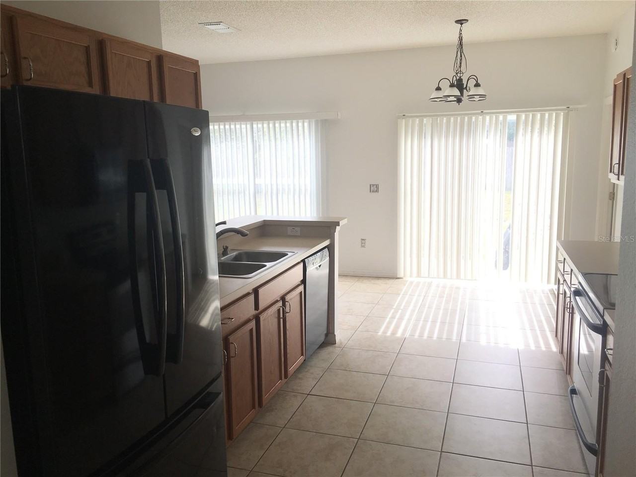 1726 Crowned Ave - Photo 2 of 10