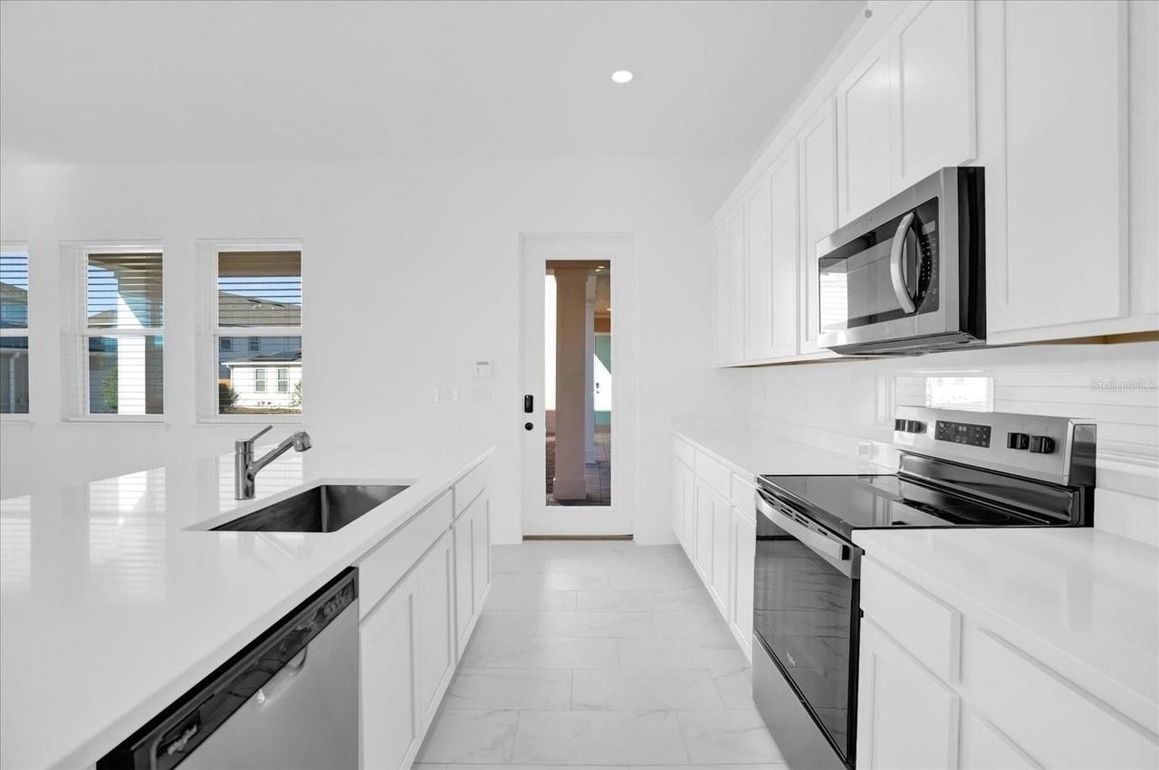 3006 Mirage Pl - Photo 6 of 37