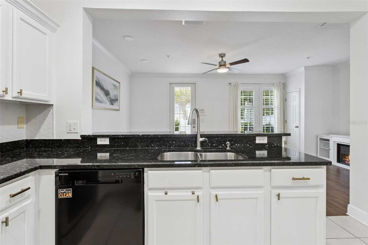 1011 Juel St - Photo 4 of 50