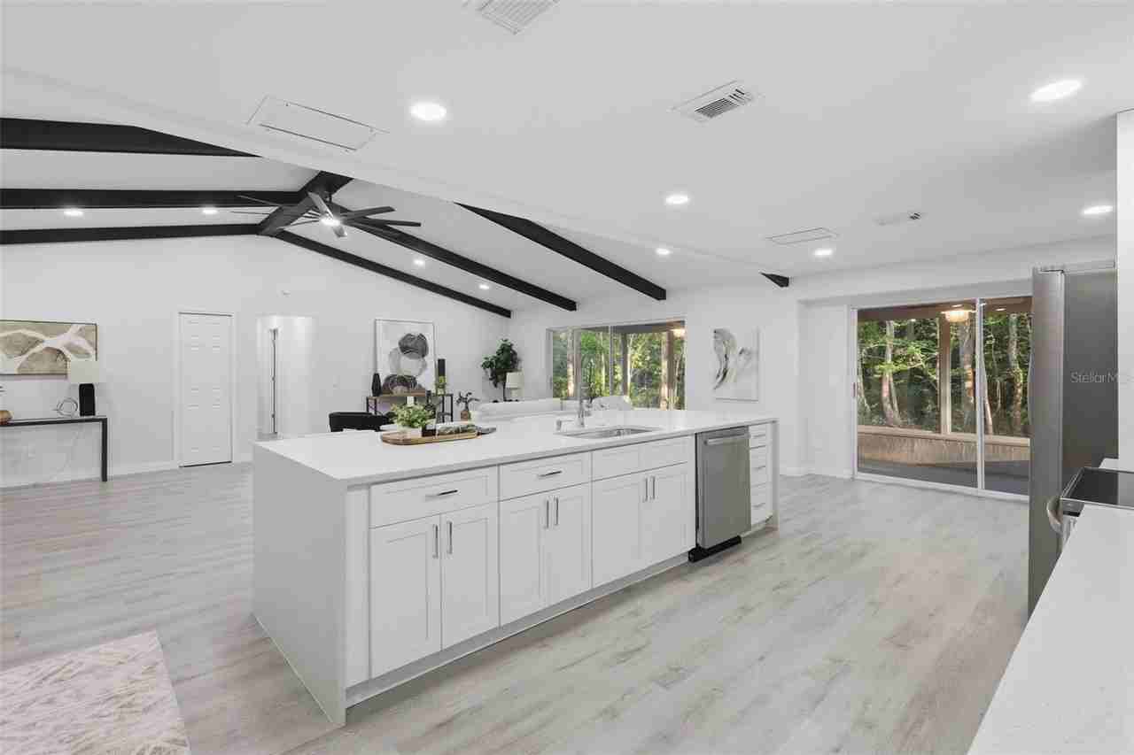 300 E Sweetwater Creek Dr - Photo 5 of 18