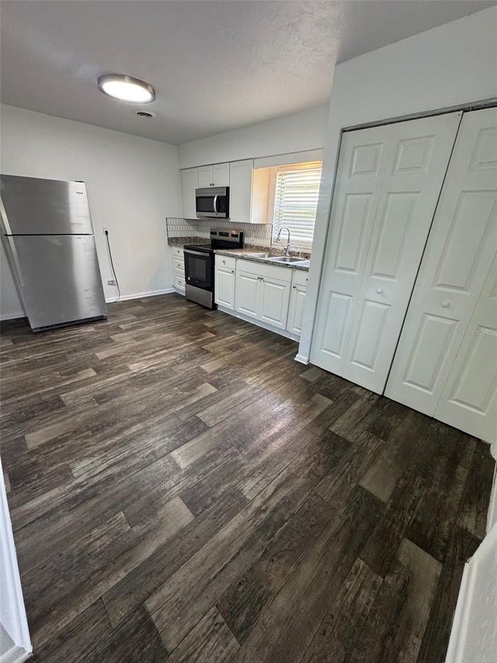 1640 Ne 71st Pl - Photo 4 of 12