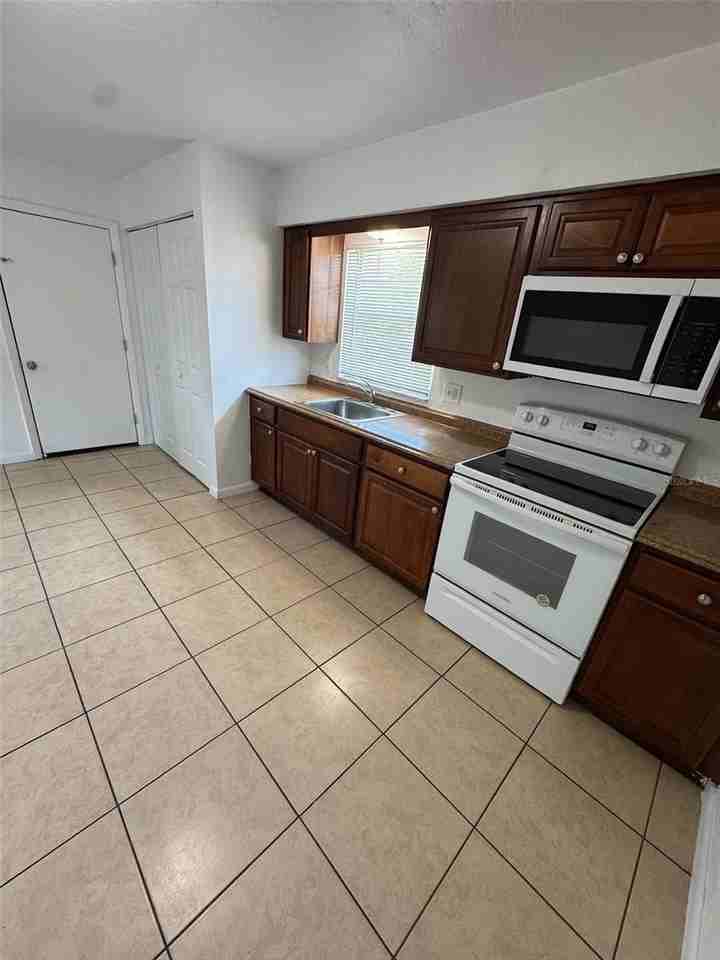 1712 Ne 71st St - Photo 6 of 13