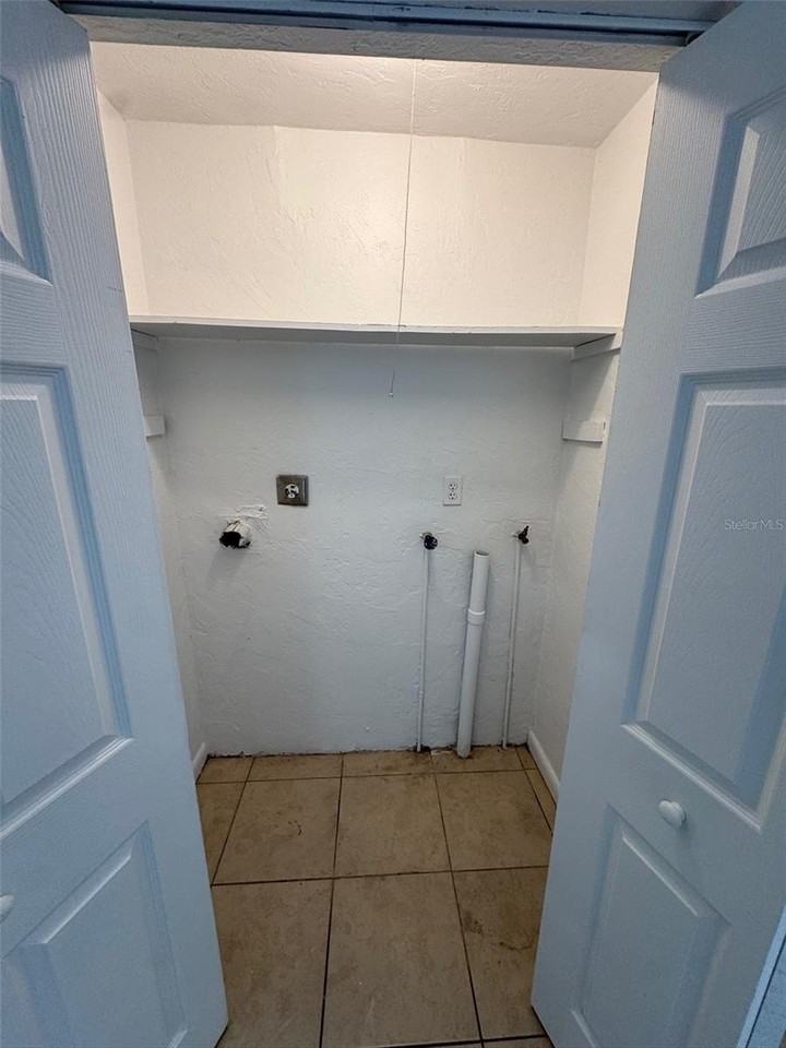 1712 Ne 71st St - Photo 7 of 13