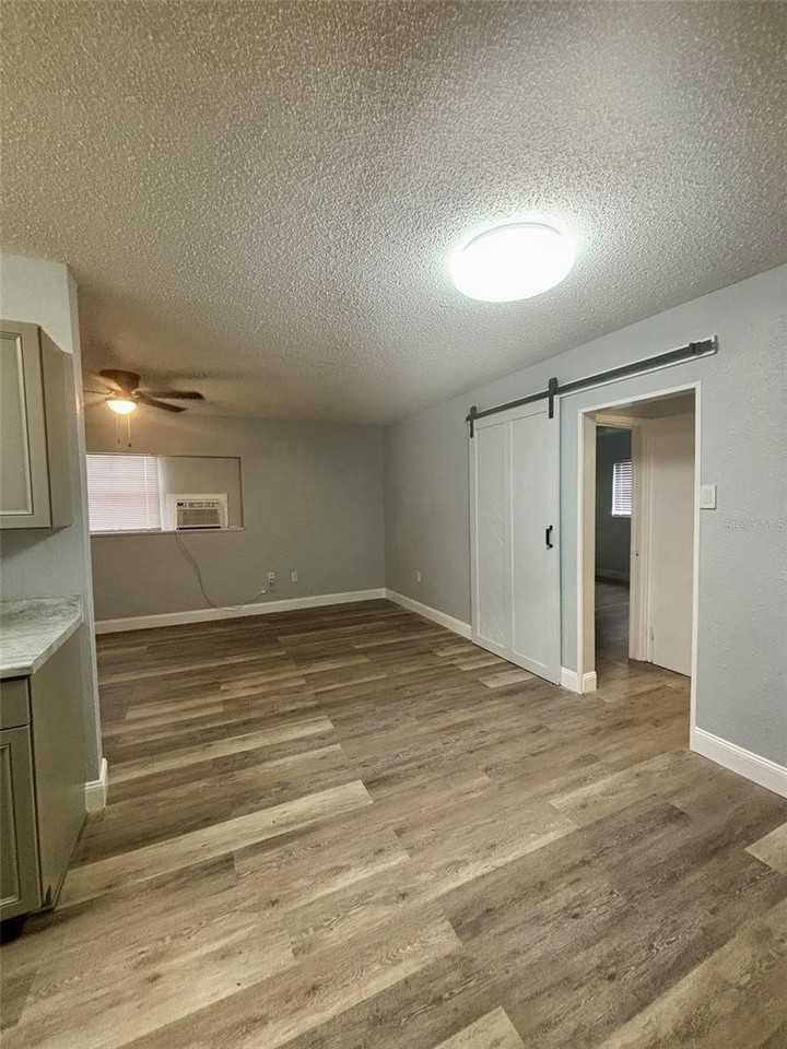 650 Avenue C Sw #A - Photo 2 of 11