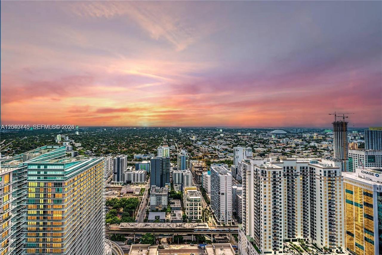 1000 Brickell Plz - Photo 2 of 8