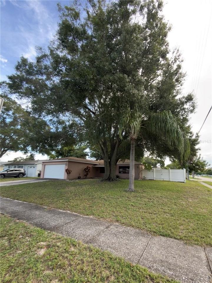 11001 Longhill Dr N - Photo 4 of 29