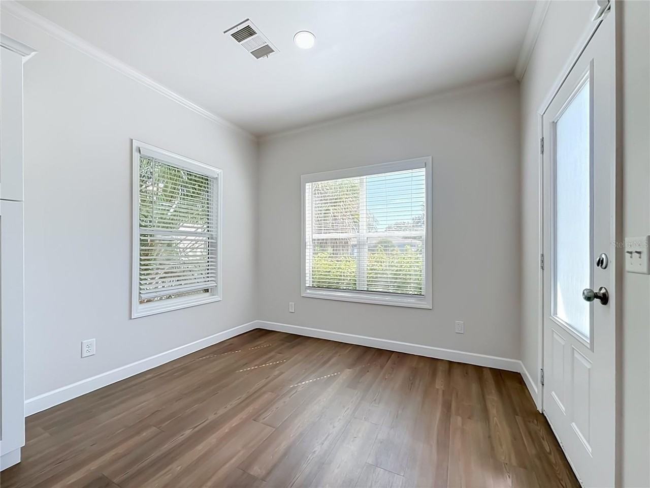 719 19th St S - Photo 4 of 24