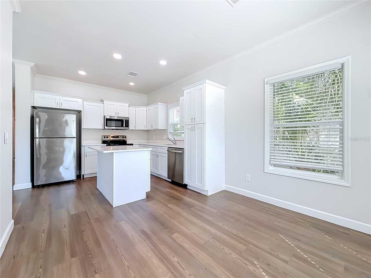 719 19th St S - Photo 5 of 24