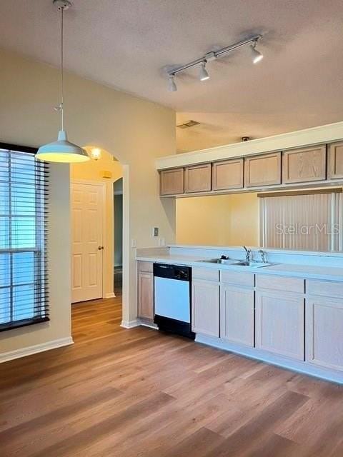 430 Berwick Cir - Photo 4 of 17