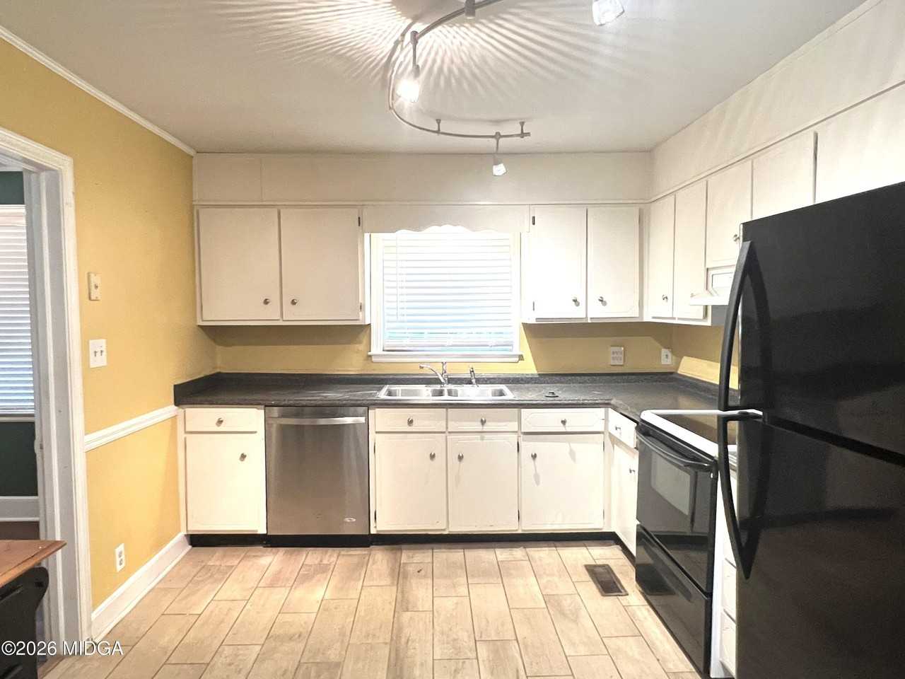 611 Corbin Ave - Photo 7 of 22