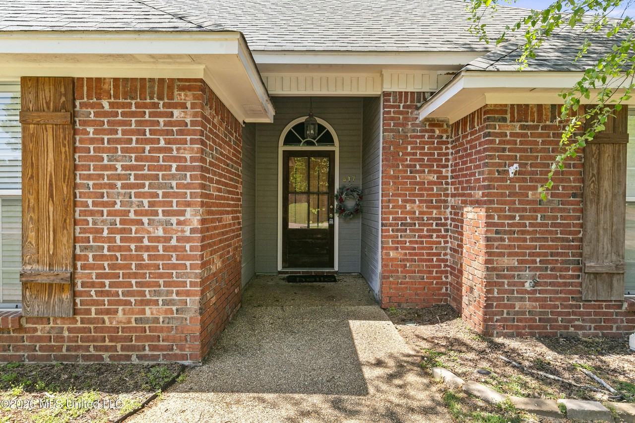 417 Madison Oaks Dr - Photo 2 of 28