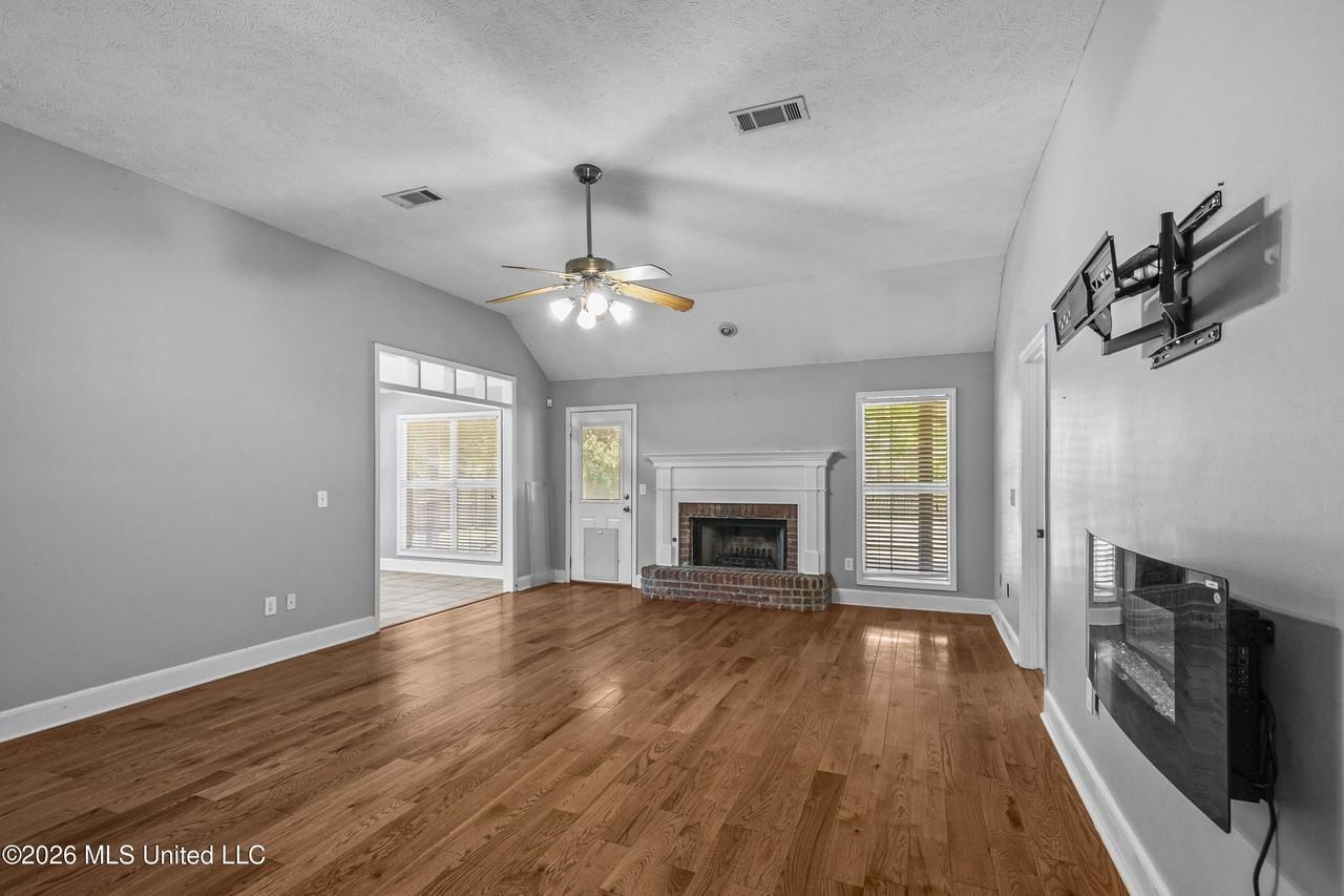 417 Madison Oaks Dr - Photo 4 of 28