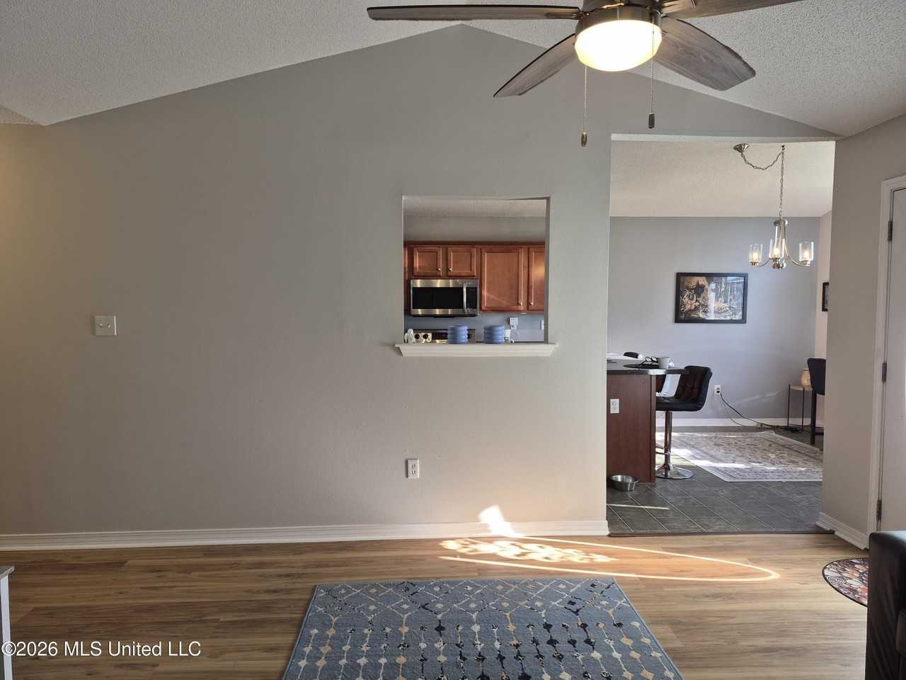 13157 W Country Hills Dr - Photo 4 of 22