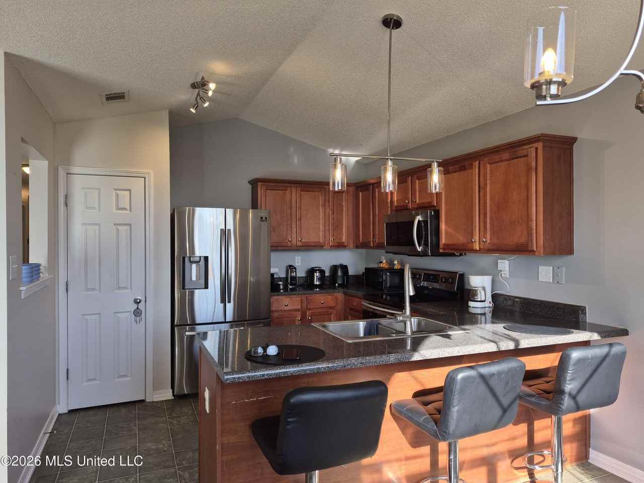 13157 W Country Hills Dr - Photo 6 of 22