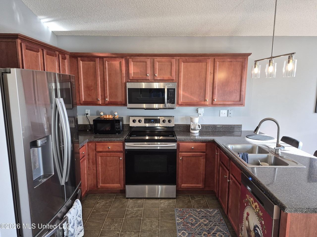 13157 W Country Hills Dr - Photo 7 of 22