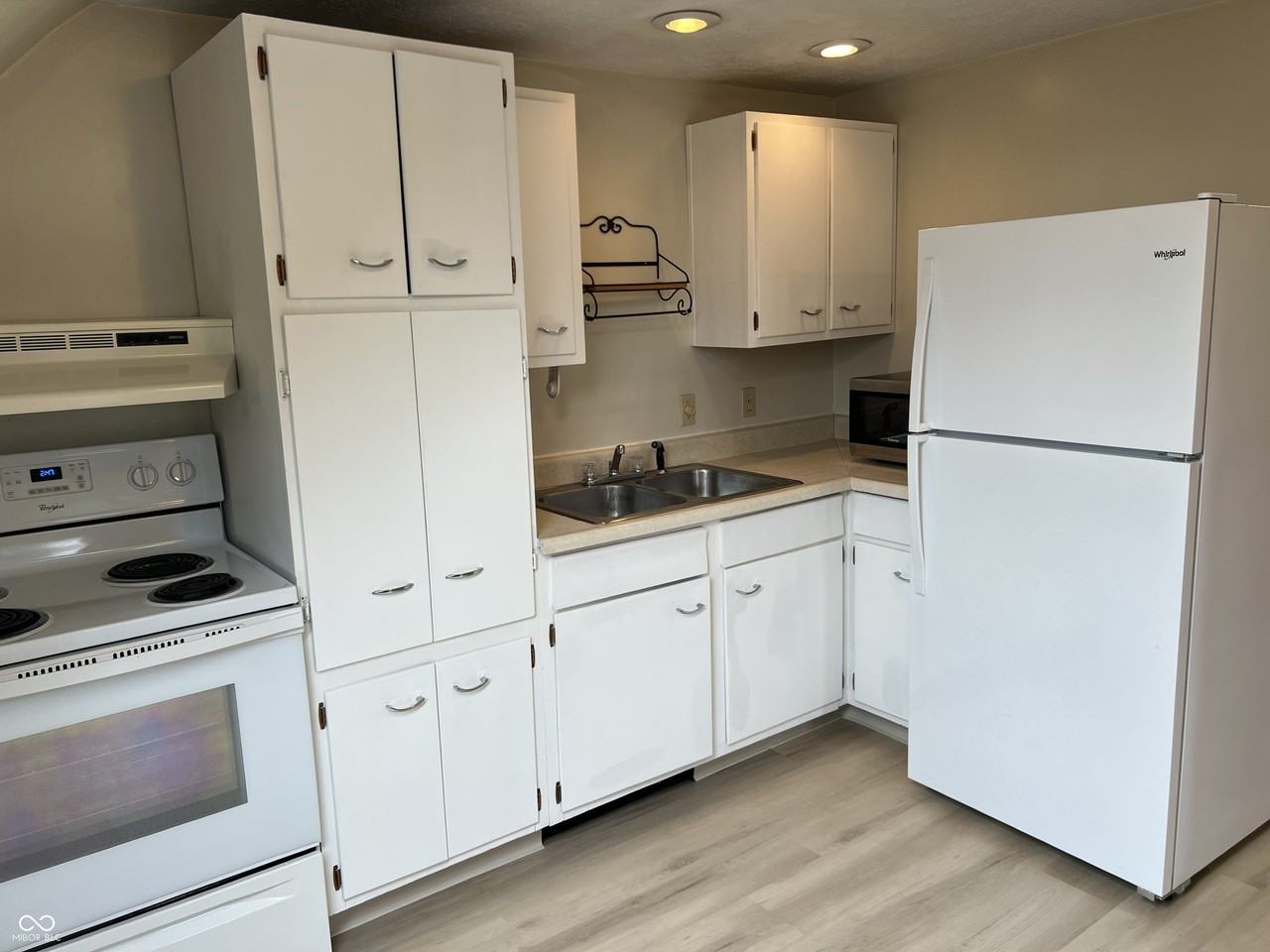 65 W Main St Apt 2 - Photo 5 of 12