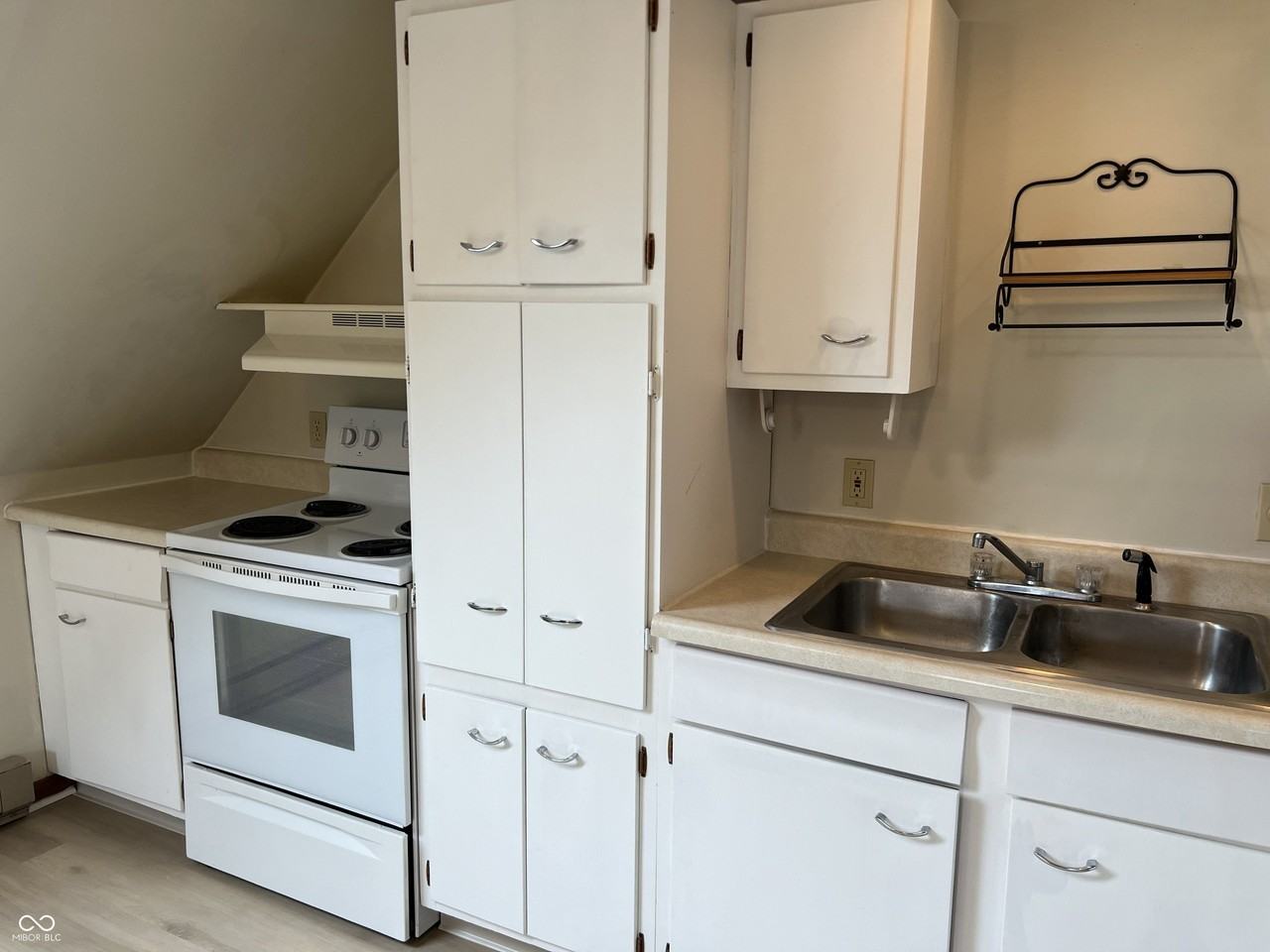 65 W Main St Apt 2 - Photo 6 of 12