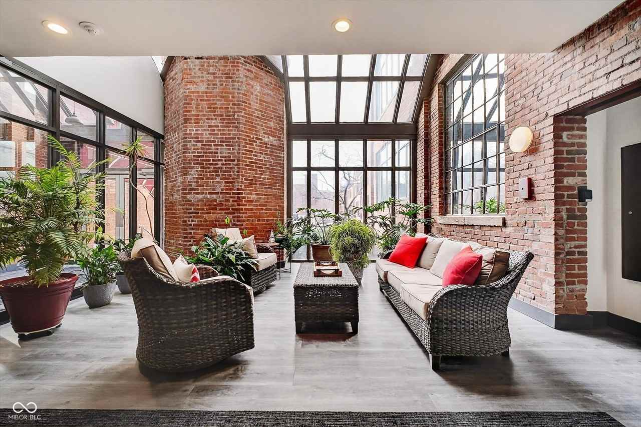 430 N Park Ave #309 - Photo 5 of 43