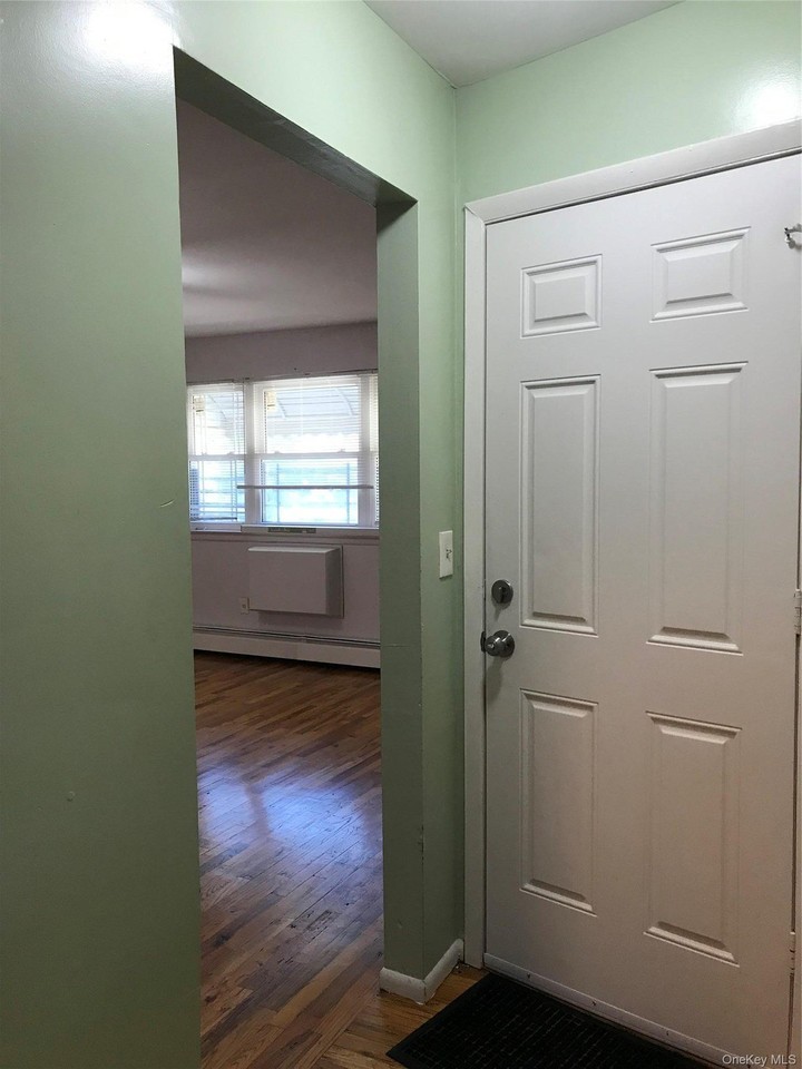 1846 Bussing Ave - Photo 2 of 10
