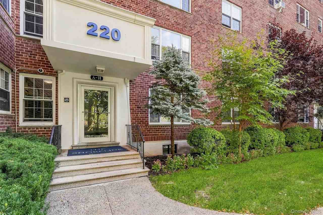 220 Pelham Rd #2C - Photo 3 of 35