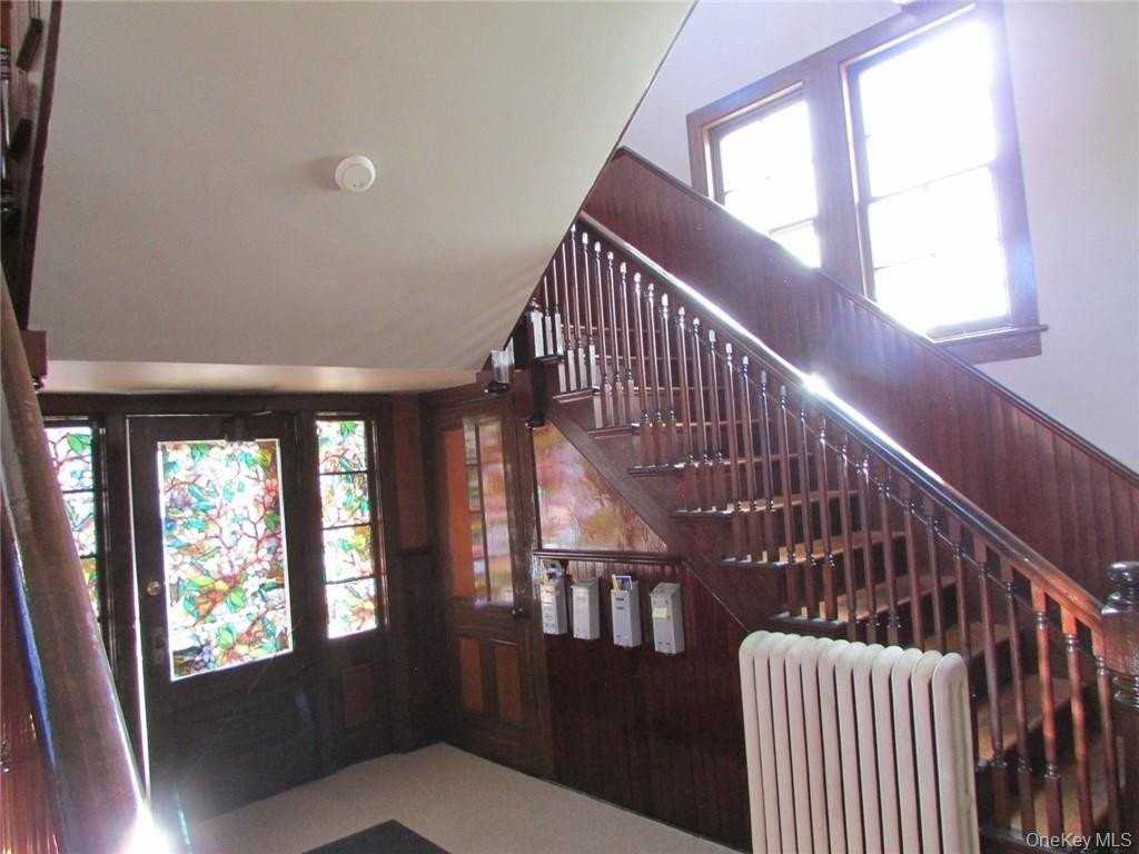 43 Clinton St #2 - Photo 4 of 11