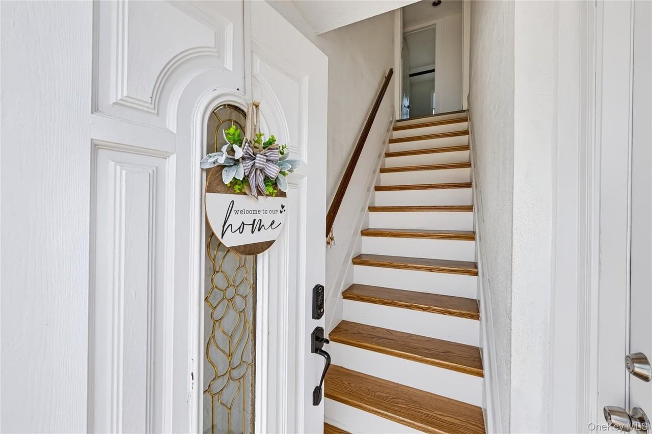 240 Kramer Dr - Photo 2 of 11
