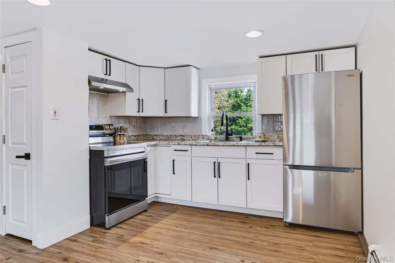 240 Kramer Dr - Photo 3 of 11