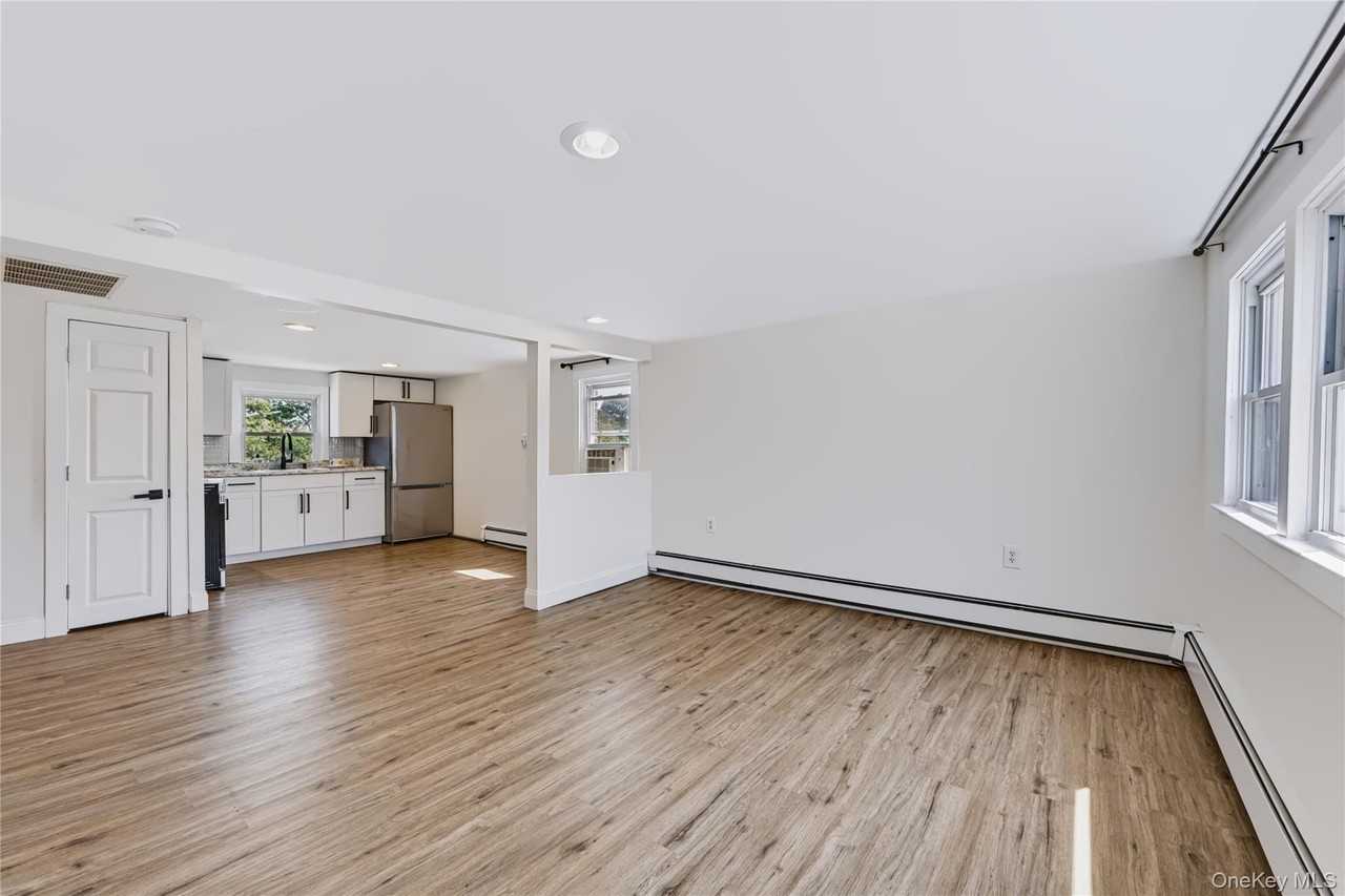 240 Kramer Dr - Photo 4 of 11