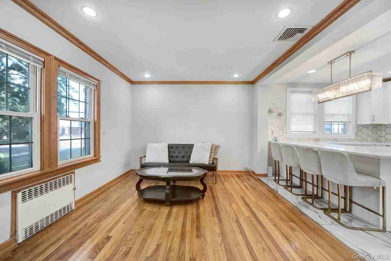 64 Dewitt St - Photo 3 of 32