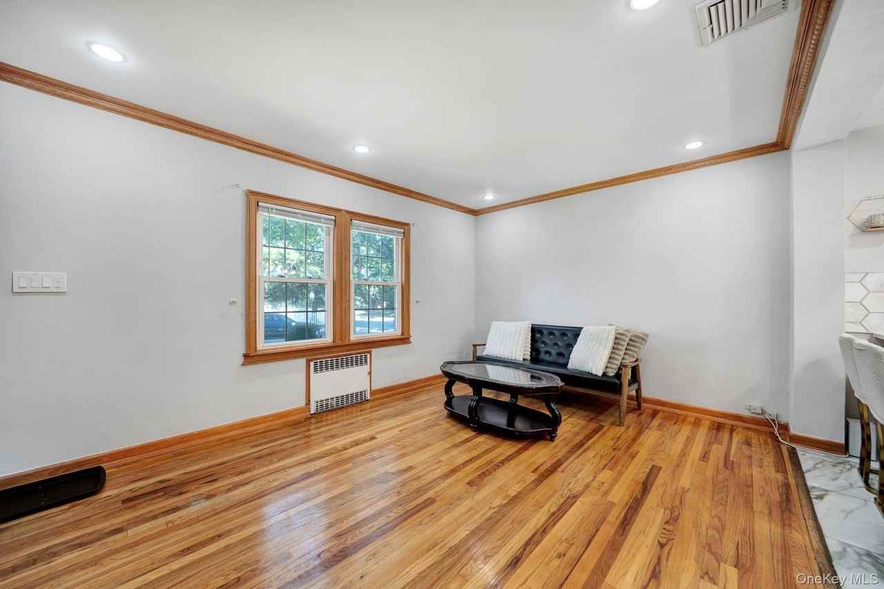 64 Dewitt St - Photo 4 of 32