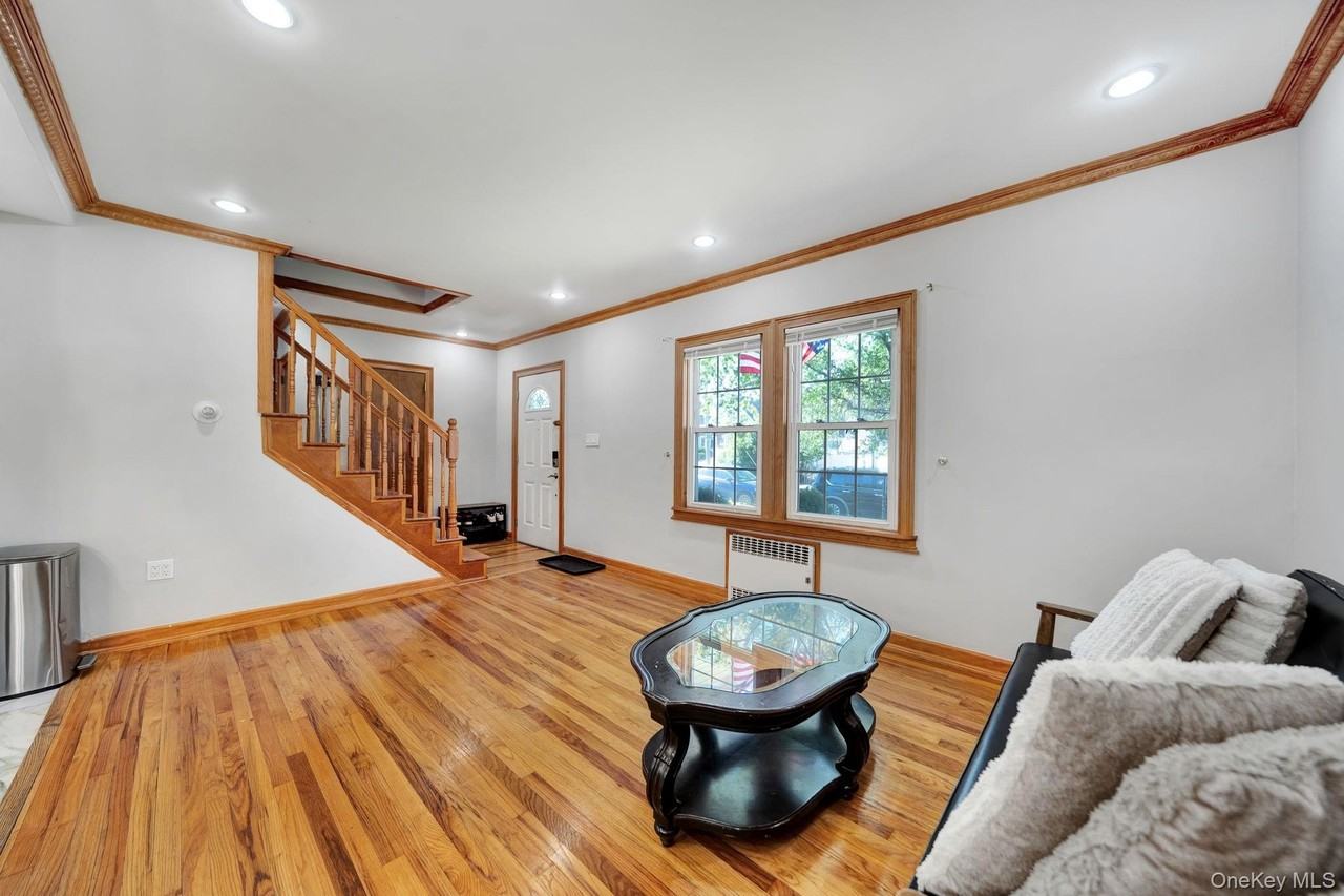 64 Dewitt St - Photo 5 of 32