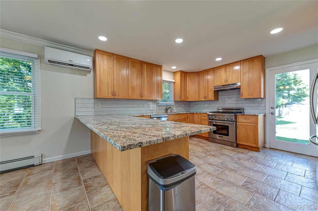 63 Boulevard Ave - Photo 4 of 24