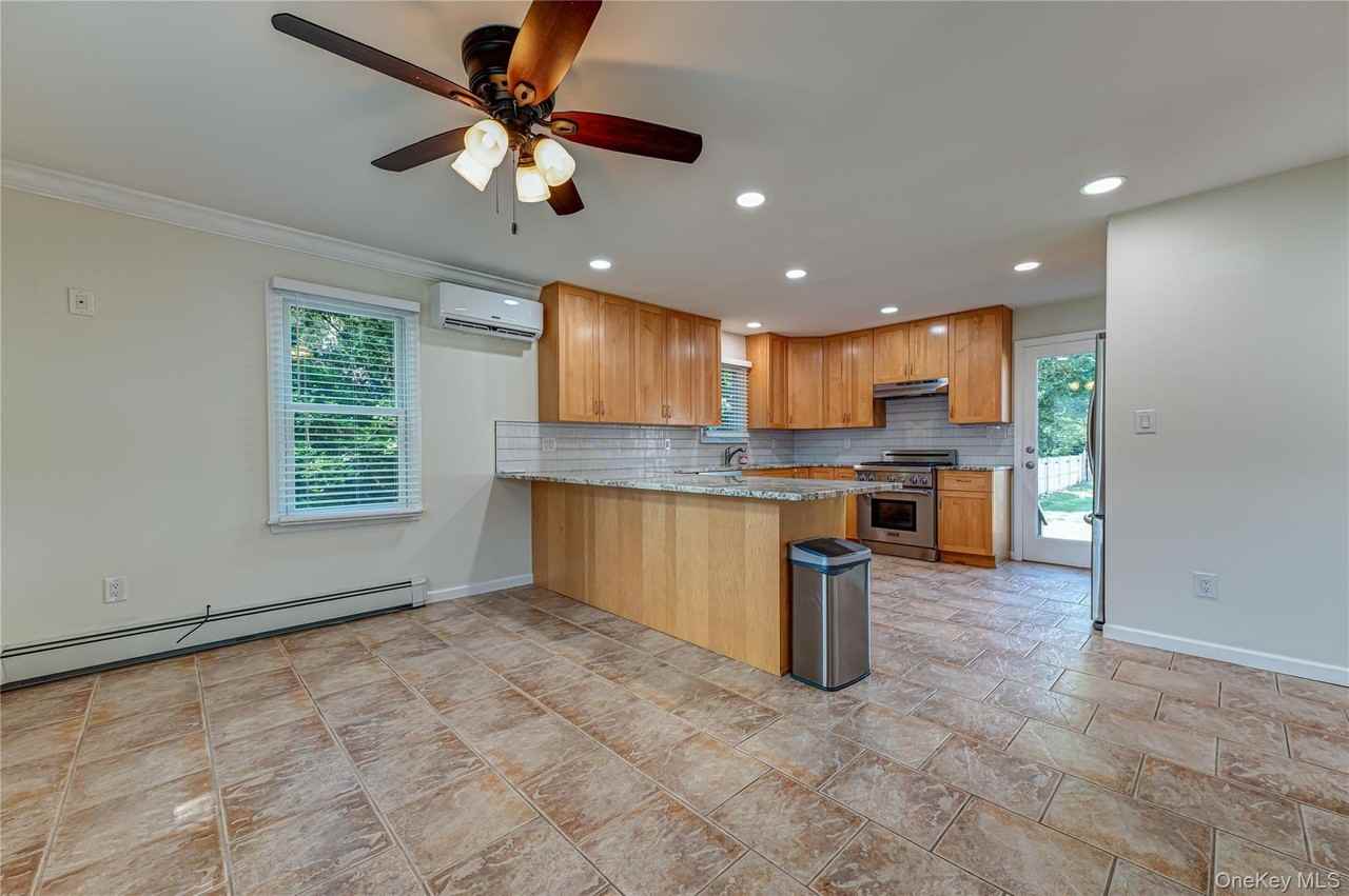 63 Boulevard Ave - Photo 5 of 24