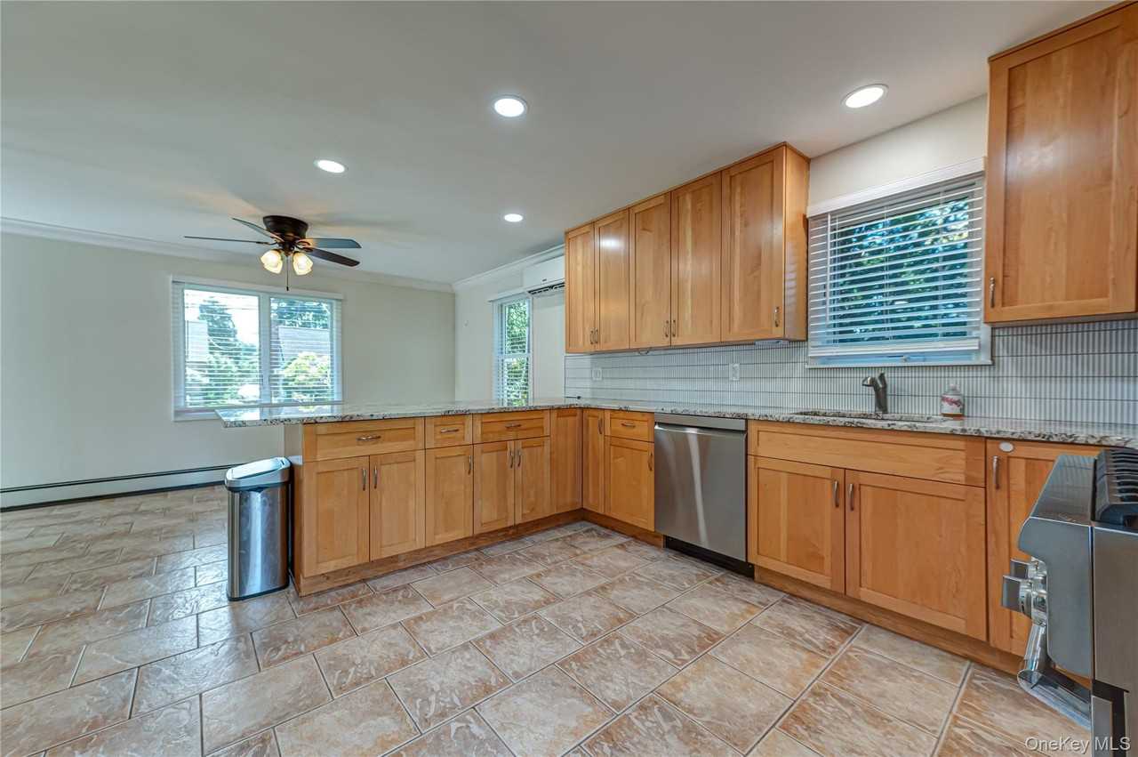 63 Boulevard Ave - Photo 6 of 24
