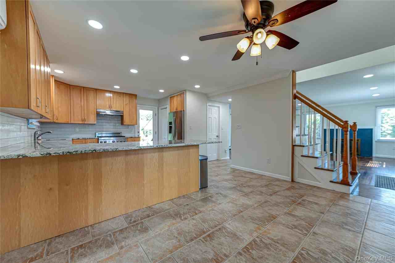 63 Boulevard Ave - Photo 7 of 24