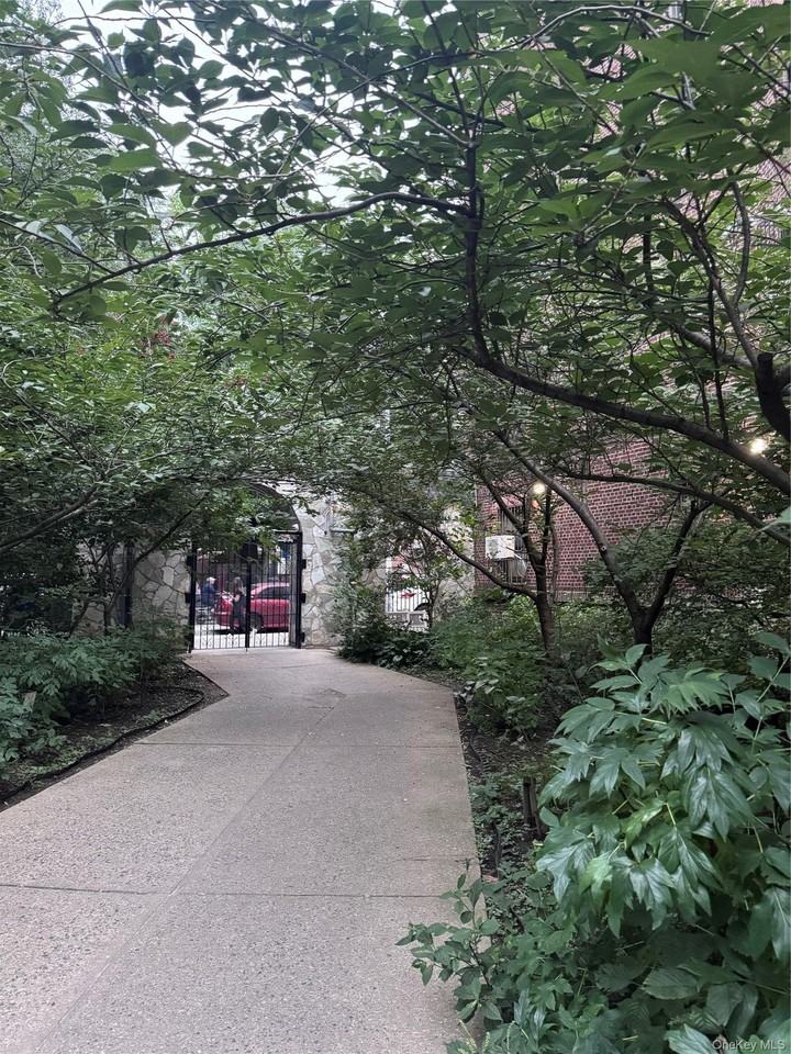 4220 Kissena Blvd Apt D2 - Photo 2 of 15