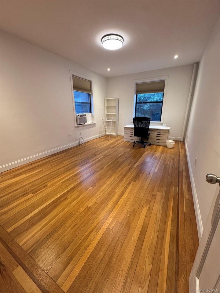 4220 Kissena Blvd Apt D2 - Photo 3 of 15