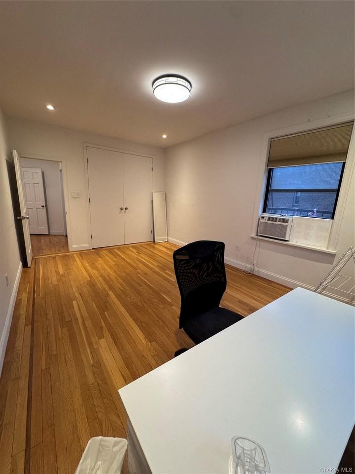 4220 Kissena Blvd Apt D2 - Photo 4 of 15