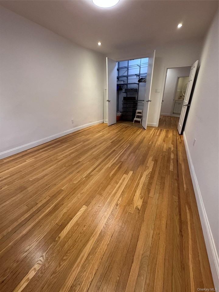 4220 Kissena Blvd Apt D2 - Photo 5 of 15